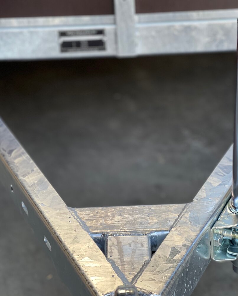 Remorque &agrave; double essieu 257 x 132 cm - 750 kg - sans frein