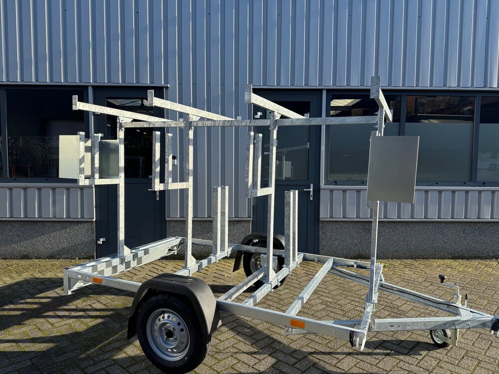 Steiger aanhangwagen enkelas 257x150cm  150cm hoog - 750kg - ongeremd