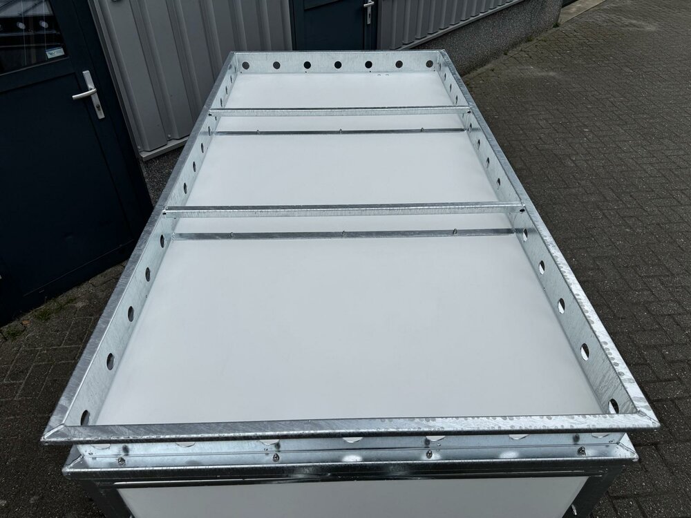 VDM bagagewagen met Witte PPL beplating