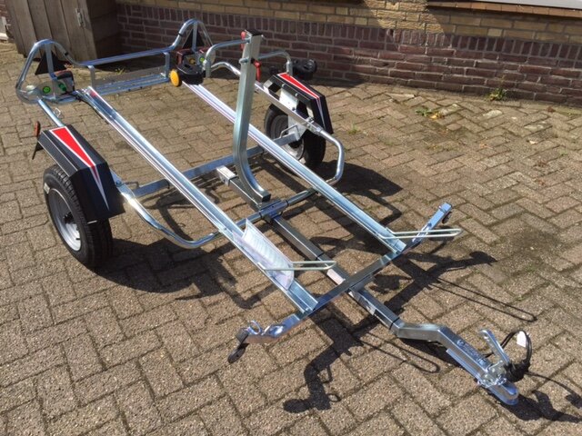 Fietsaanhangwagen voor vervoer van 2 elektrische fietsen