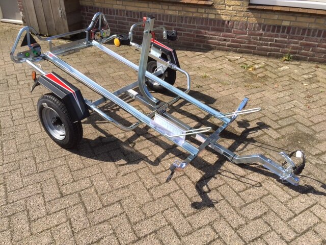 Fietsaanhangwagen voor vervoer van 2 elektrische fietsen