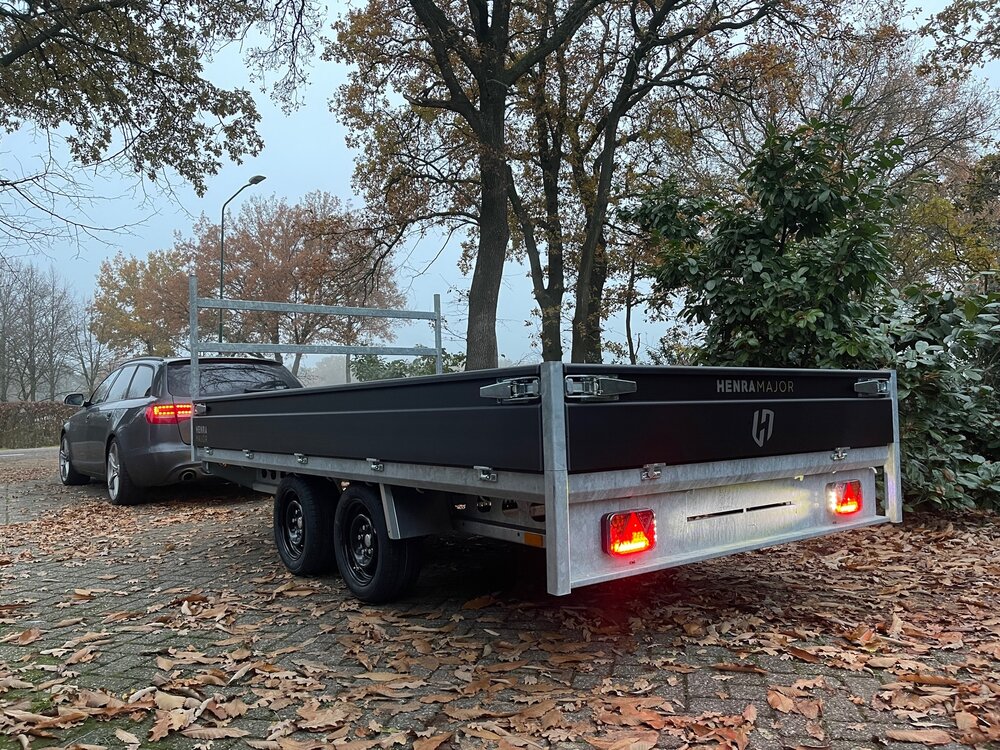 Plateauwagen 331x185cm - 2000kg - geremd 