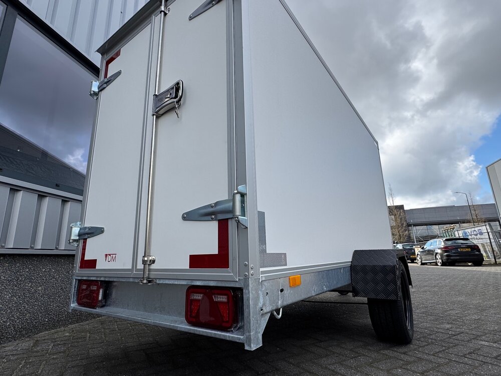 258x130cm - enkelas 1500kg geremd gesloten aanhangwagen 