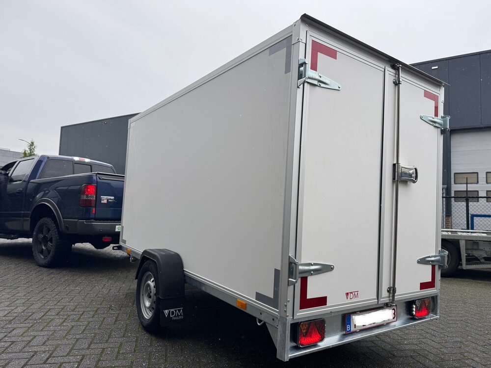 Gesloten enkelas 300x130cm - 750kg ongeremd