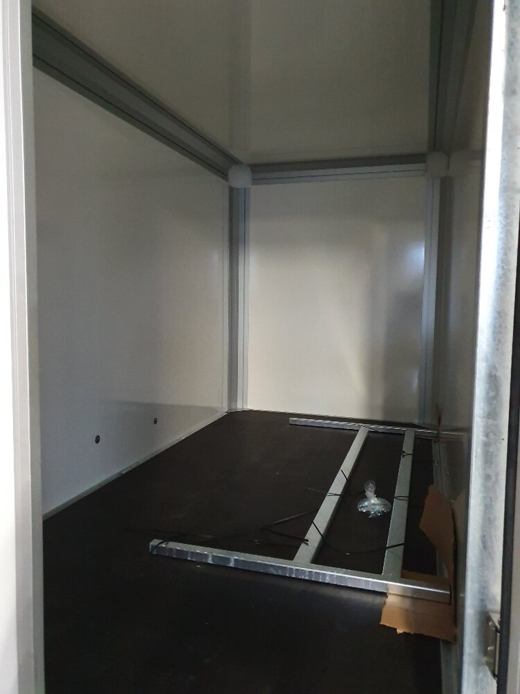 Gesloten 265x138cm - 2000kg - geremd | Henra