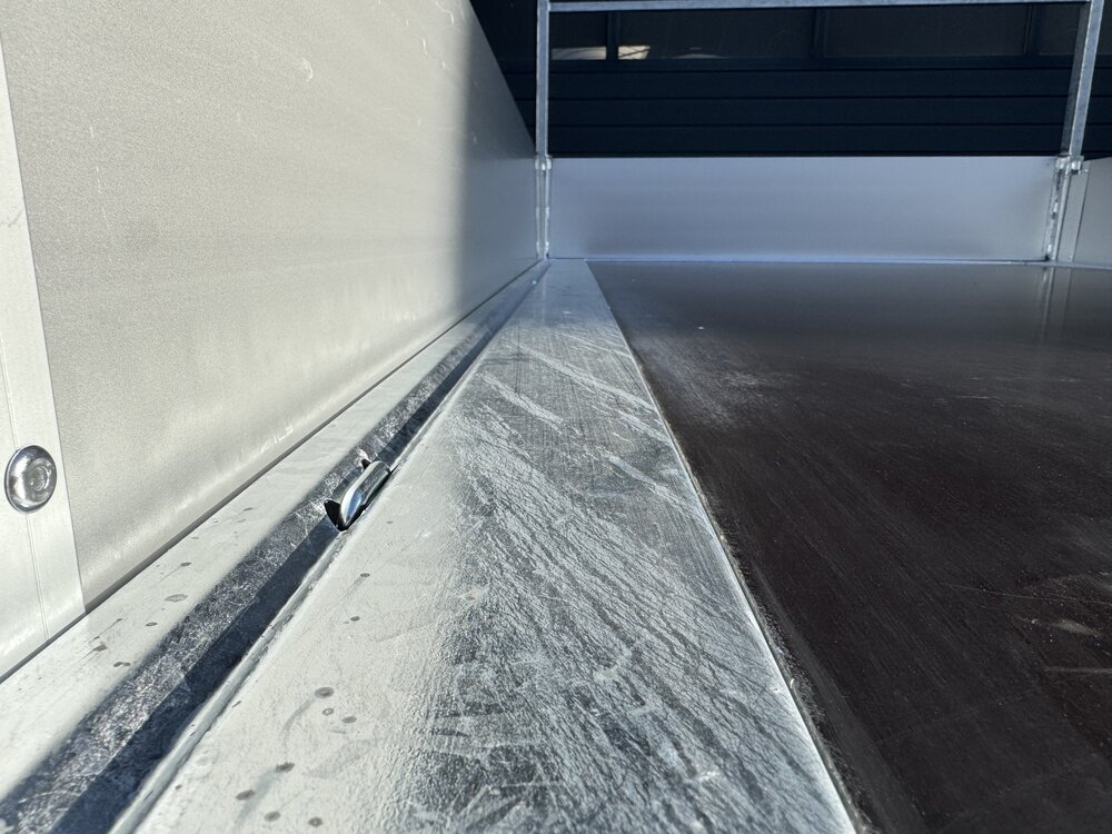 Plateauwagen 260x150cm - 750kg - ongeremd - enkelas