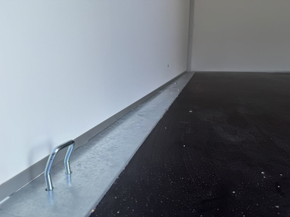 Gesloten enkelas 258x130cm - 750kg - ongeremd | VDM