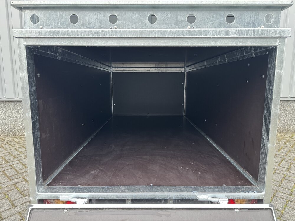 VDM bagagewagen met bruine betonplex