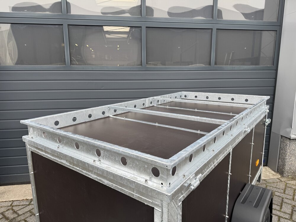 VDM bagagewagen met bruine betonplex