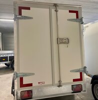 Gesloten enkelas 258x130cm - 750kg ongeremd