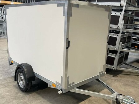 258x130cm - enkelas gesloten aanhangwagen met GRATIS OPTIE-PAKKET en LED 