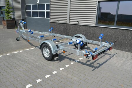 Boottrailer 631x210cm 1500kg, nu met gratis boeg geleider