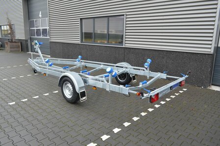 Boottrailer 631x210cm 1800kg, nu met gratis boeg geleider