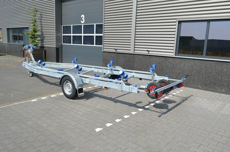 Boottrailer 700x220cm 1800kg, nu met gratis boeg geleider