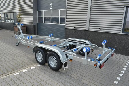 Boottrailer 631x210cm 2700kg, nu met gratis boeg geleider