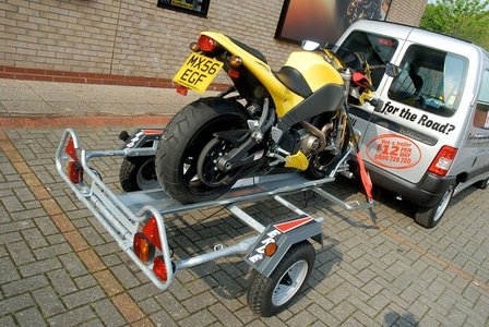 Erde motortrailer voor 1 motor/scooter geschikt v. op achterkant te zetten