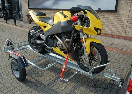 Erde motortrailer voor 1 motor/scooter geschikt v. op achterkant te zetten