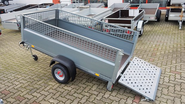 Deze kantelbare bakwagen is met loofreken, afmeting 251x128cm met as van 750kg 