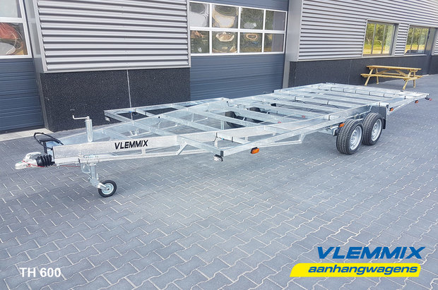 Tiny House plateau dubbelas trailer met platform afmeting 602x244cm en 3500kg as.