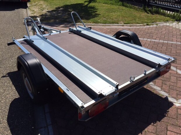 210x153cm STLP Geremde motortrailer van Stema compleet met oprijplaat. 