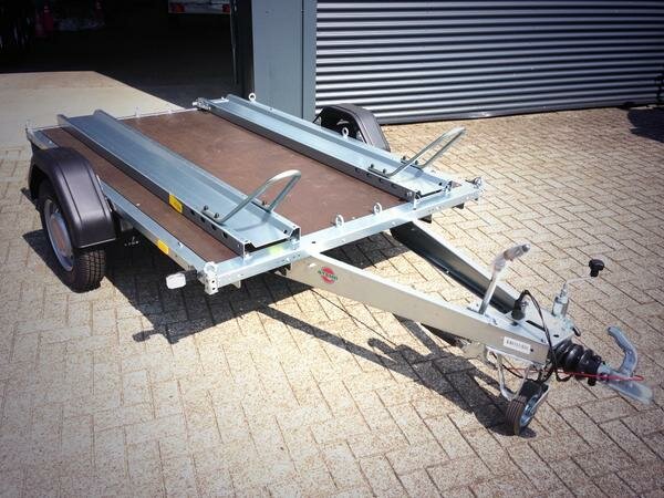 210x153cm STLP Geremde motortrailer van Stema compleet met oprijplaat. 