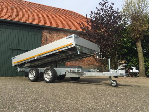 330x180cm elektrische 3 zijdige kipper met rijplaten en steunpoten, beschikbaar van 2000kg tot 3500kg.