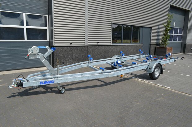 Boottrailer 700x220cm 1800kg, nu met gratis boeg geleider