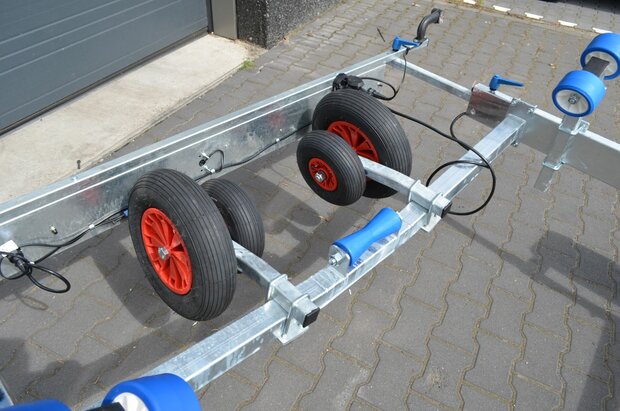 Boottrailer 780x221cm 2700kg, nu met gratis boeg geleider