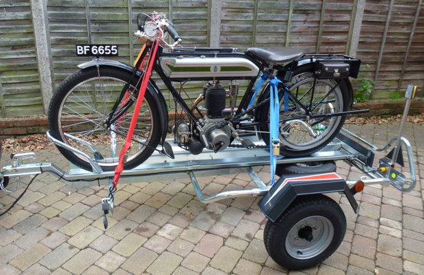 Erde motortrailer voor 1 motor/scooter geschikt v. op achterkant te zetten