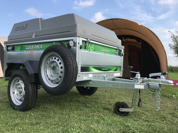 Remorque à bagages DaXara type 168 d'une capacité de 1300 litres et sécurisée par des amortisseurs. 