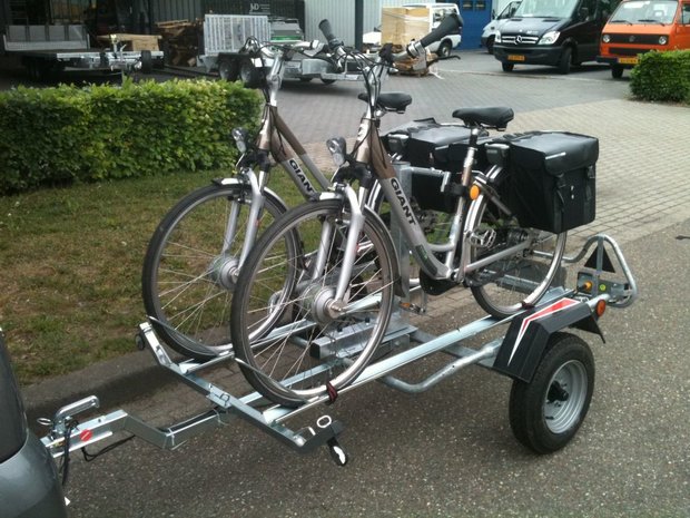 Elektrische fietsaanhangwagen voor 2 fietsen, helemaal compleet met slot en reservewiel