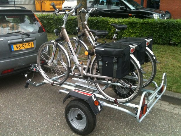 Elektrische fietsaanhangwagen voor 2 fietsen, helemaal compleet met slot en reservewiel