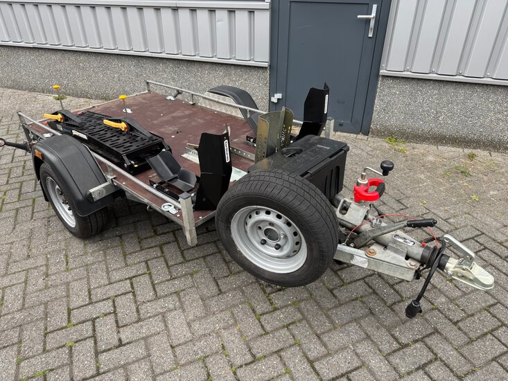 Hapert geremde (veilig) motoraanhangwagen - Helemaal compleet !