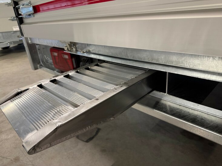 Plateauwagen geremd 414x208cm - 3500kg - met alu borden 30cm - incl. koprek - incl. rijplaten