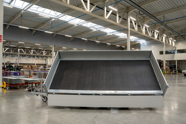 Kipper geremd 406x200cm - 3500kg - met alu borden 30cm - dubbelas 