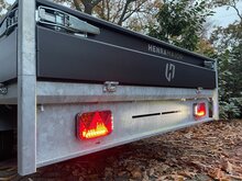 Plateauwagen geremd 301x185cm - 2000kg - met alu borden 30cm - Black Label