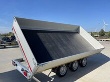 Kipper geremd 406x200cm - 3500kg - met alu borden 30cm - drieasser - Rijplaten en steunpoten