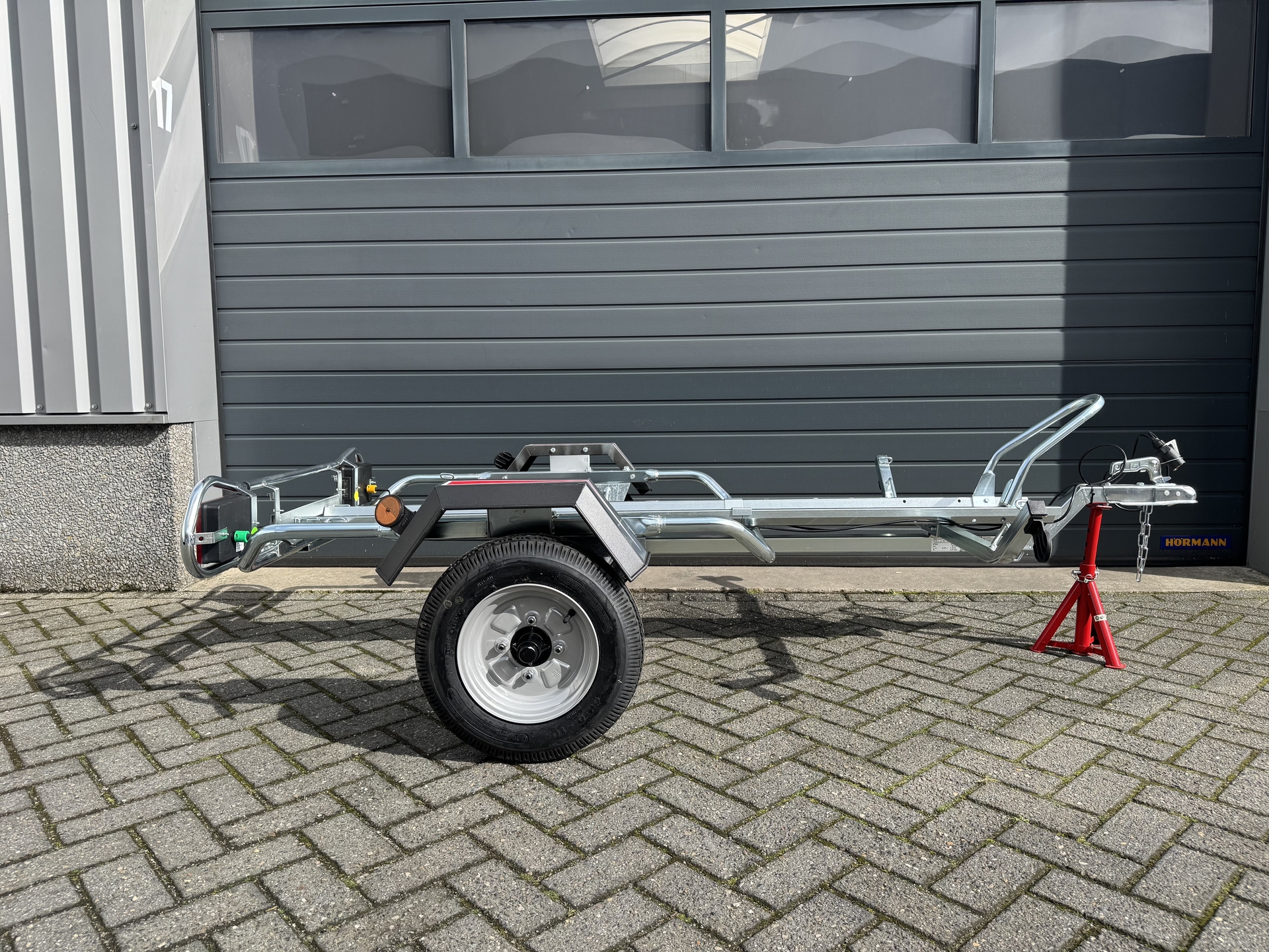Motortrailer Erde PM310 onderweg thumbnail