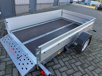 251x153cm afzinkbare WOM XT motoraanhangwagen met 1300kg as - met bordenset 251x153cm afzinkbare WOM XT motoraanhangwagen met 1300kg as - met bordenset