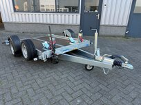 251x153cm afzinkbare WOM XT motoraanhangwagen met 1300kg as. 251x153cm afzinkbare WOM XT motoraanhangwagen met 1300kg as.